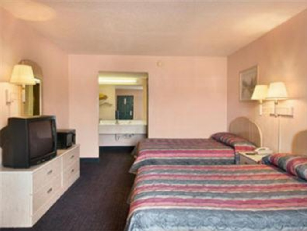 Super 8 by Wyndham Columbia Image 10