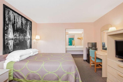 Super 8 by Wyndham Columbia image 12