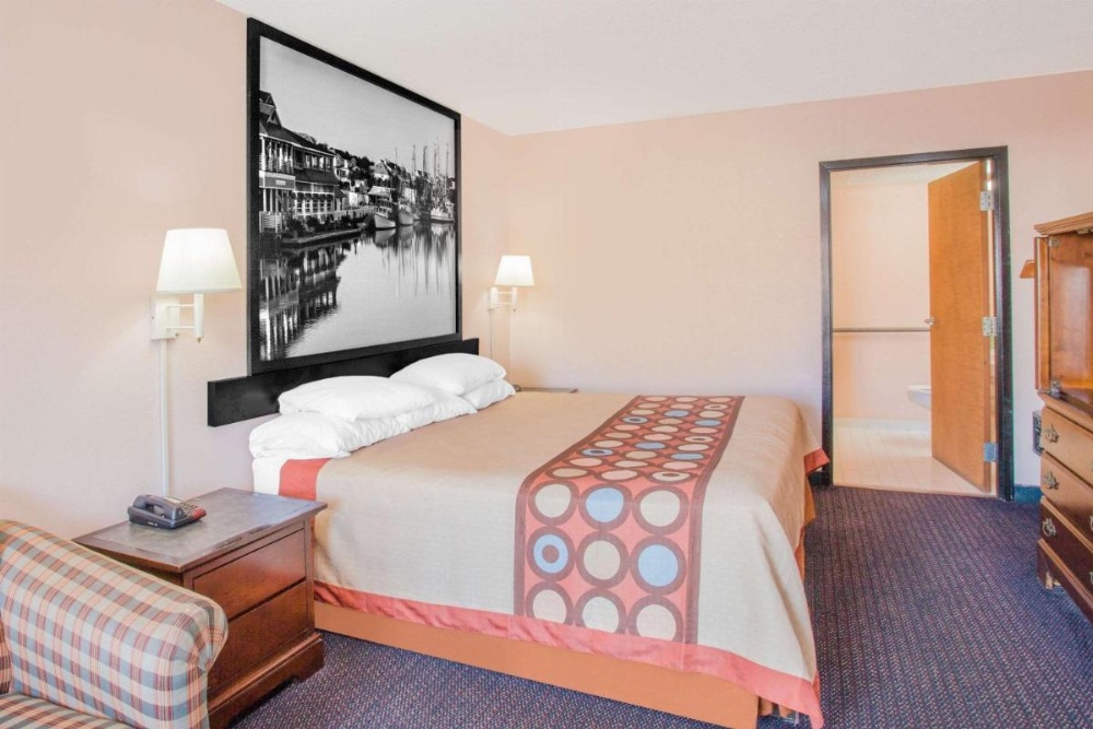 Super 8 by Wyndham Columbia Image 13