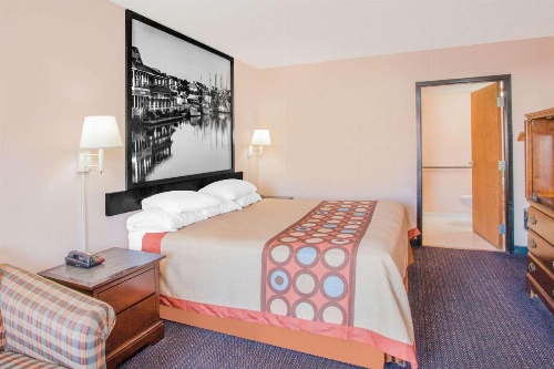 Super 8 by Wyndham Columbia image 13