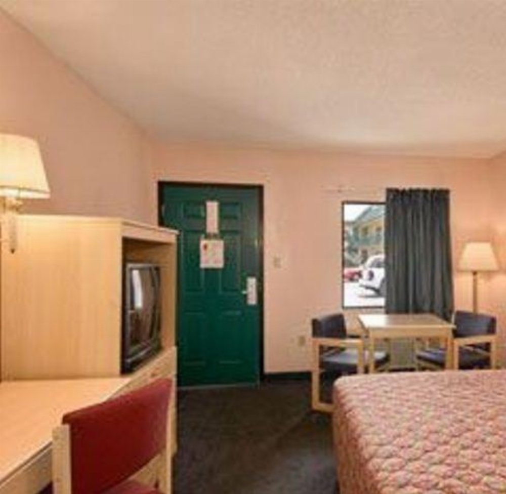 Super 8 by Wyndham Columbia Main image
