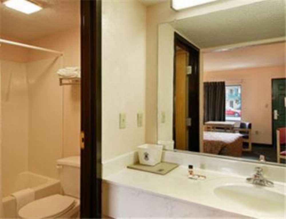Deluxe King Room - Non-Smoking