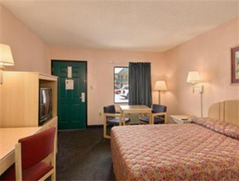 Super 8 by Wyndham Columbia
